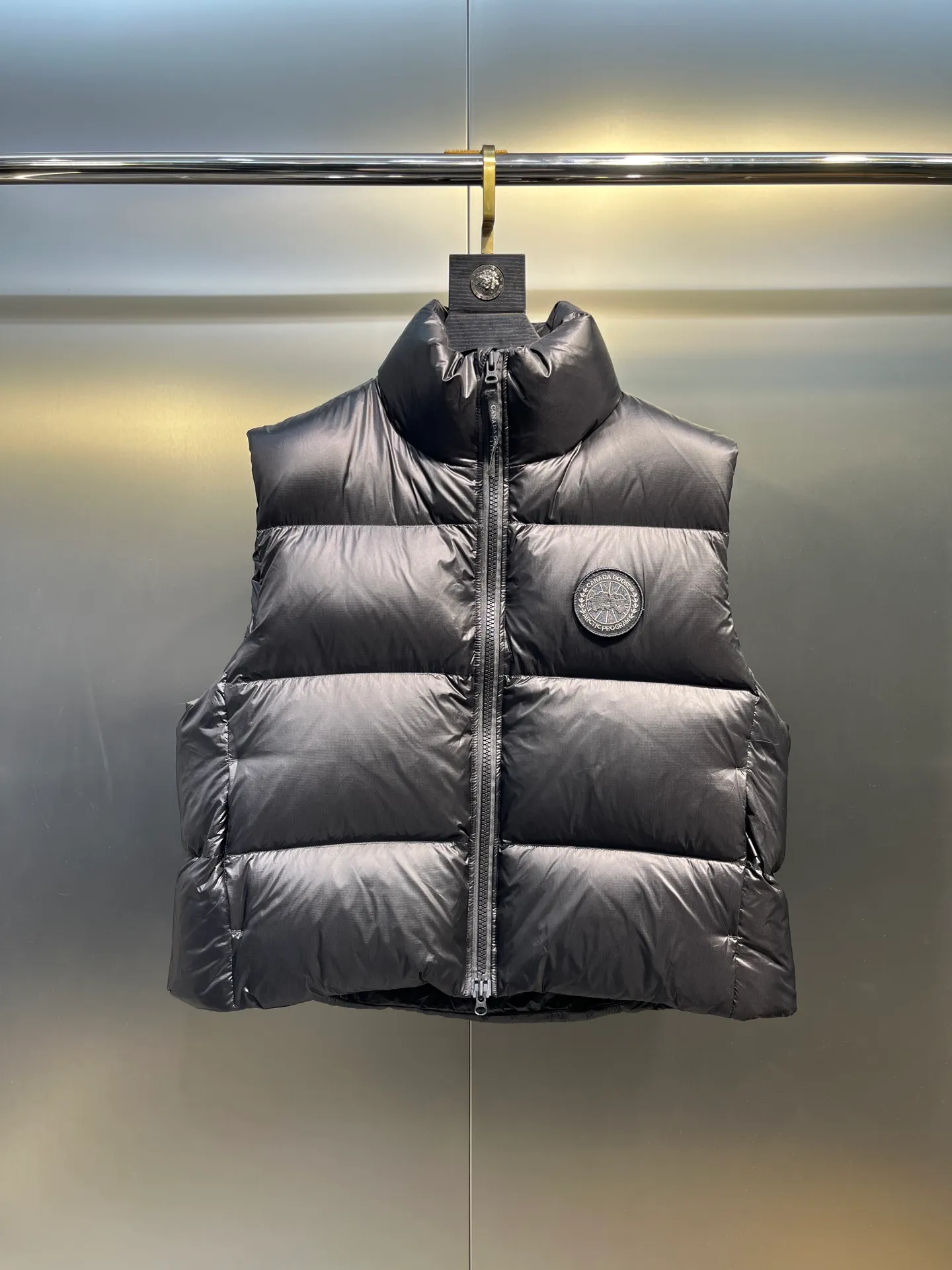 P540 🇨🇦Canada Goose""🇨🇦🌟 Canada Goose Puff Down Vest has always been recognized as the warmest down jacket. Various Instagram celebrities, Internet celebrities, and celebrities often wear it for street photos. I make Canada Goose every year, but I still can't get rid of my love for it. No matter how cold the days are, there is no need to be afraid, because there is! Filled with 90% white duck down, it is the legendary warmest down jacket and is known as a must-have for Arctic outdoor sports! The most popular down jacket in the world, celebrities are rushing to buy it, it is a must-have!  size：xs-xl